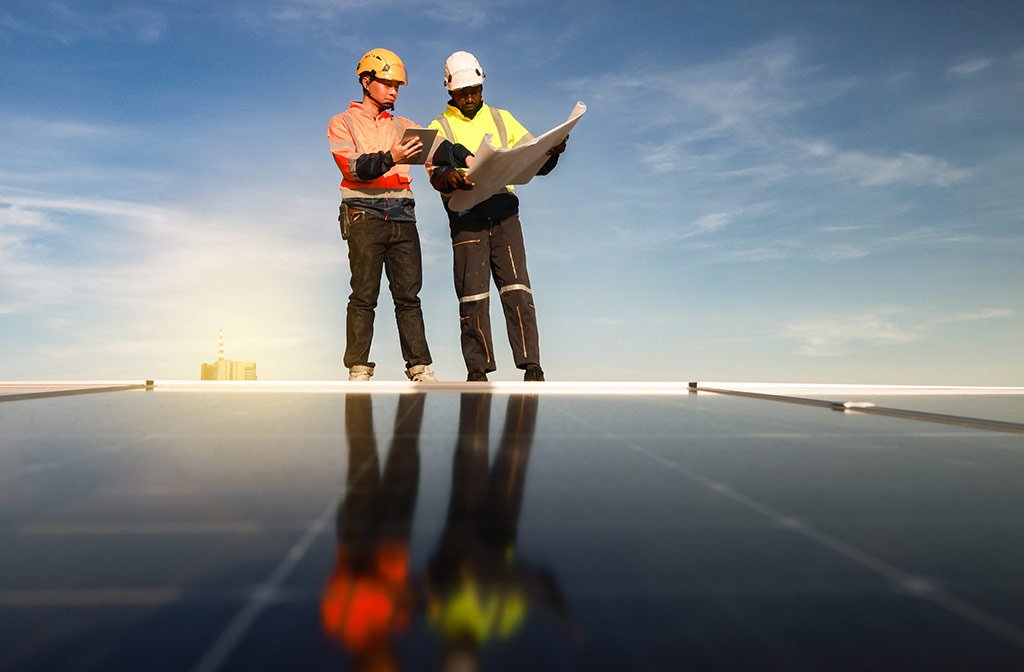 Installazione di pannelli fotovoltaici su un tetto